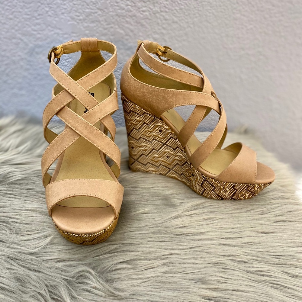 NWOT Soda Tan Pattern Wedges